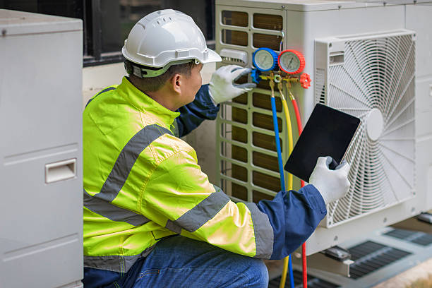 Professional Hvac technician working in Woodstock, OH